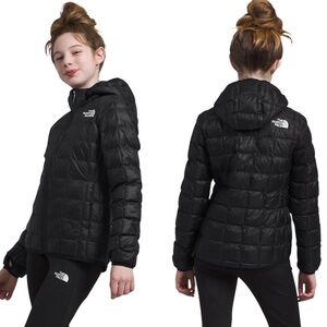 🦋The North Face THERMOBALL HOODED Girls Jacket 
Black size7-8